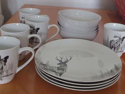 13 pc mikasa wise walkers dinner set plates mugs