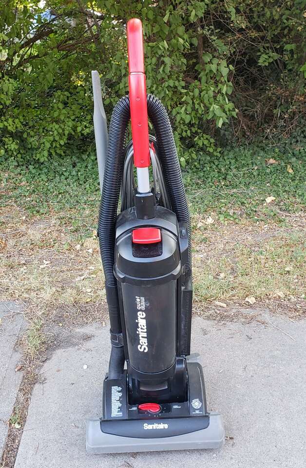 SANITAIRE QUIET CLEAN VACUUM