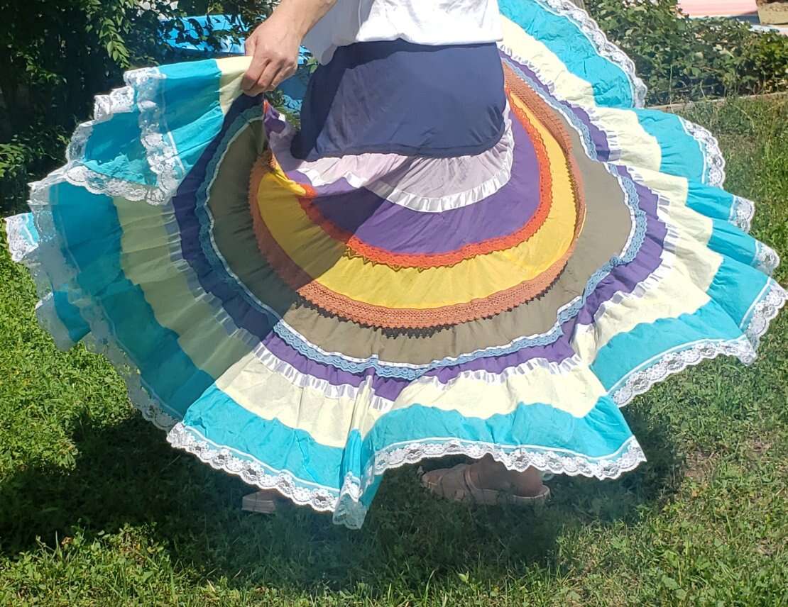 TWIRL DANCE RAINBOW BOHO HIPPIE GEETA SKIRT
Mediu