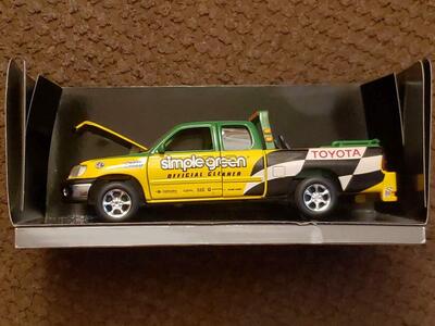 SIMPLE GREEN SAFETY TEAM TRUCK TOYOTA GATE MODEL C