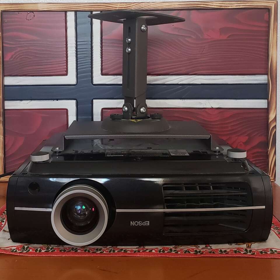 EPSON PROJECTOR ️H293A *no remote* EXTRA LAMP