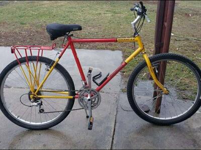 DIAMONDBACK ASCENT EX BIKE
*front rim is a bit ben