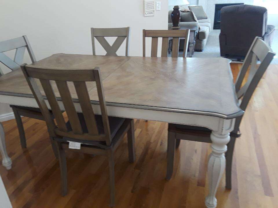 Beautiful Kitchen Dining Room Table With 5 Chairs