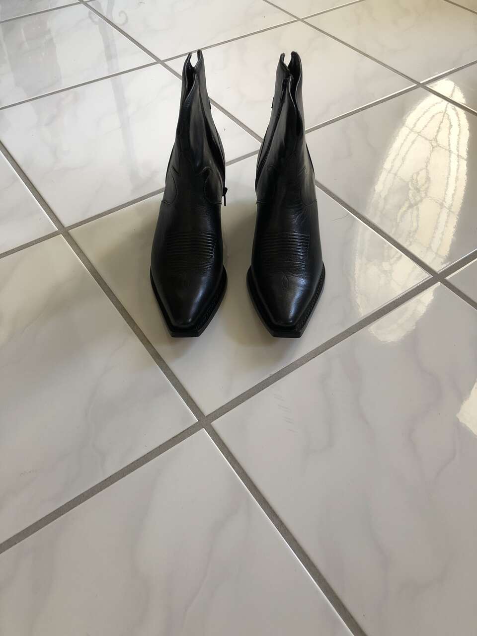 Brand New Charlie Horse Size 7 Ladies Black Leather Boots