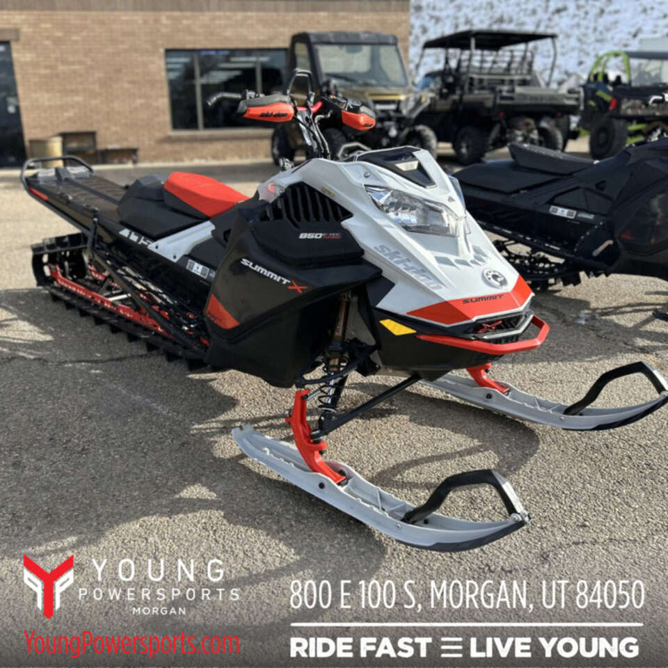 2021 Ski-Doo Summit® X® with Expert Package 850 E-TEC® Turbo 175 PowderMax L. 3.0 H_ALT