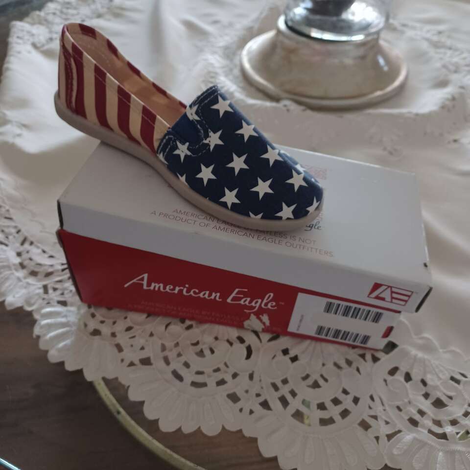 American eagle tennis shoe