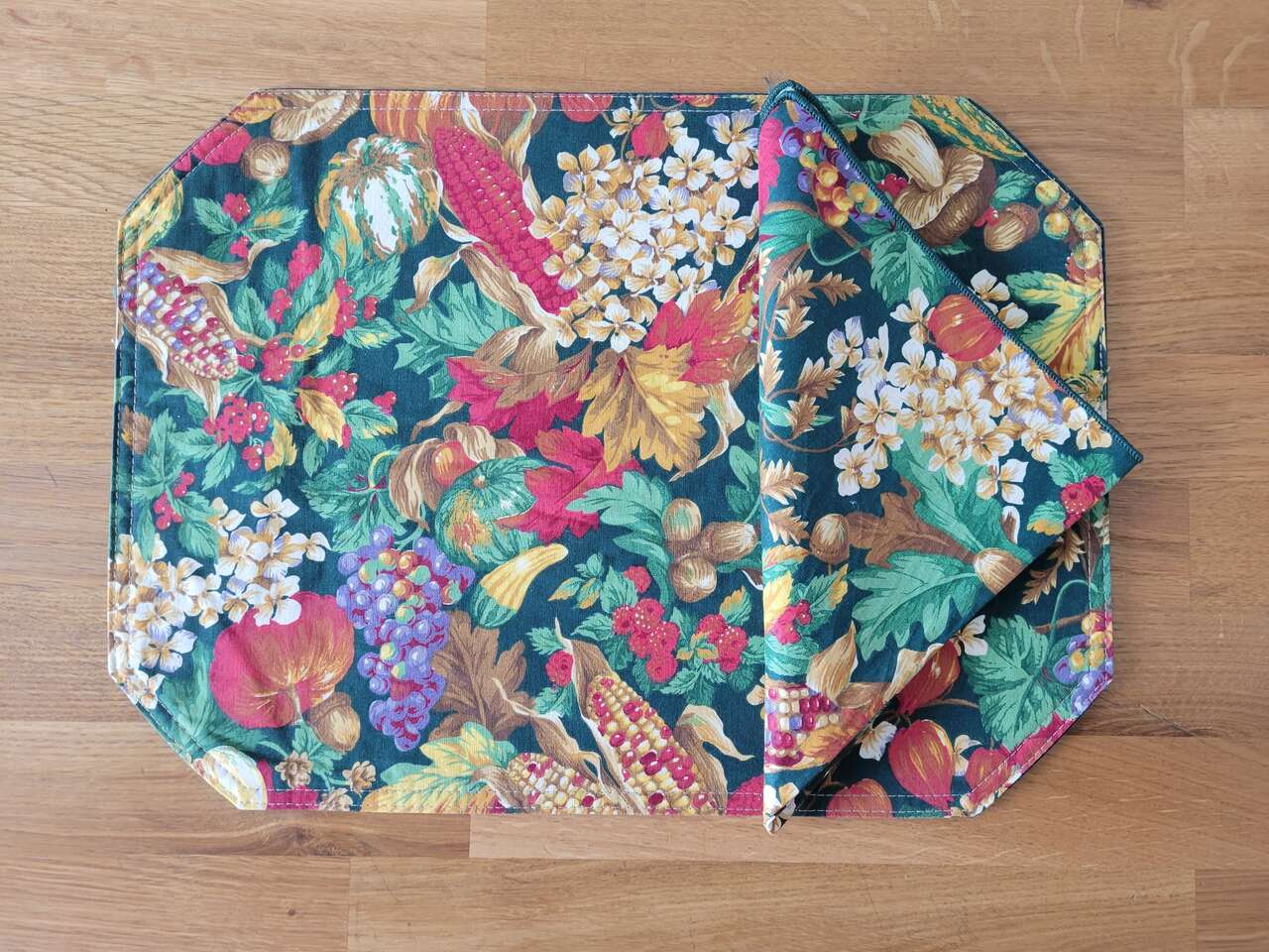 4 Placemats and Napkins set