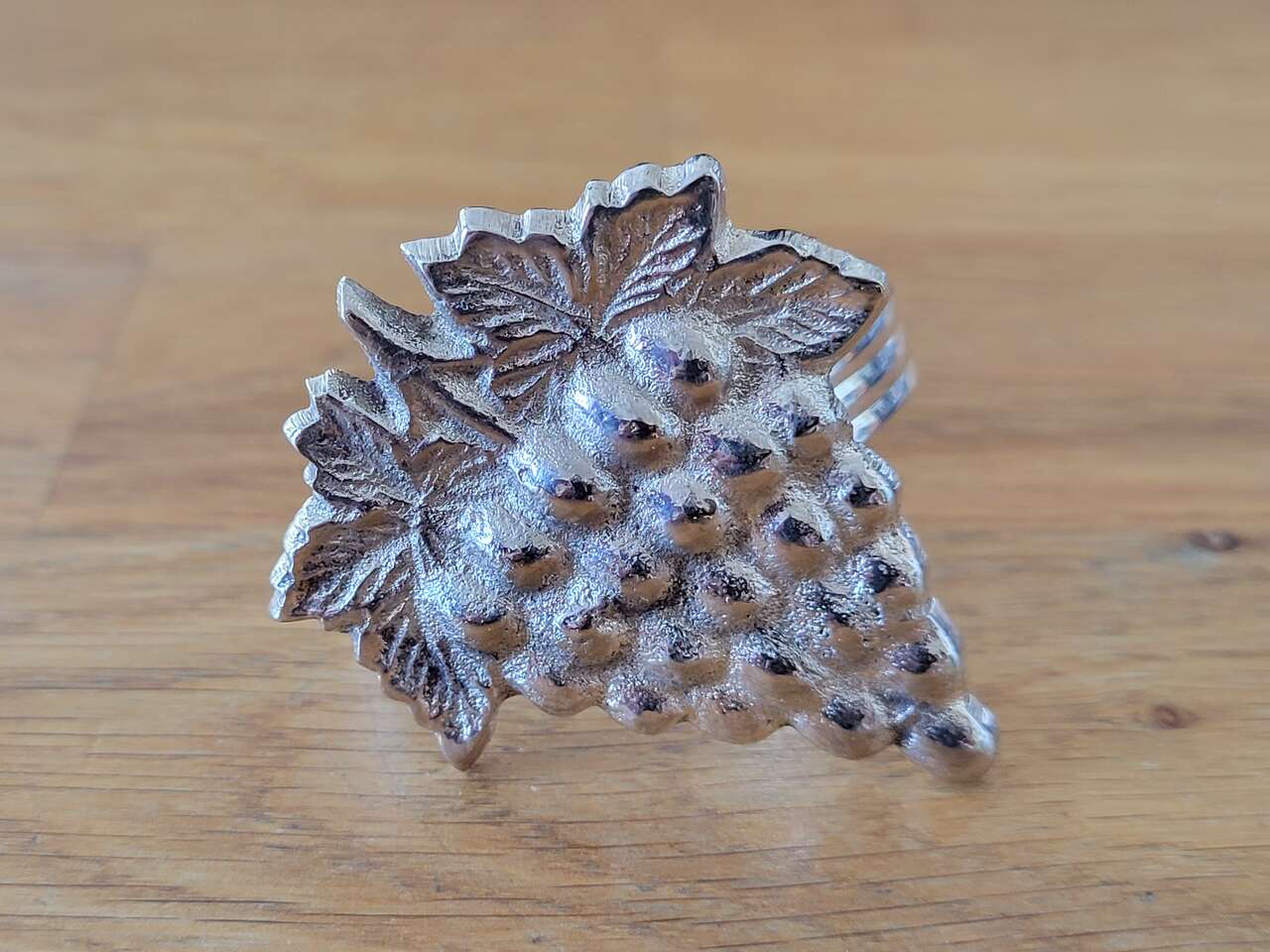 Set of 8 Grapes Metal Napkin Rings