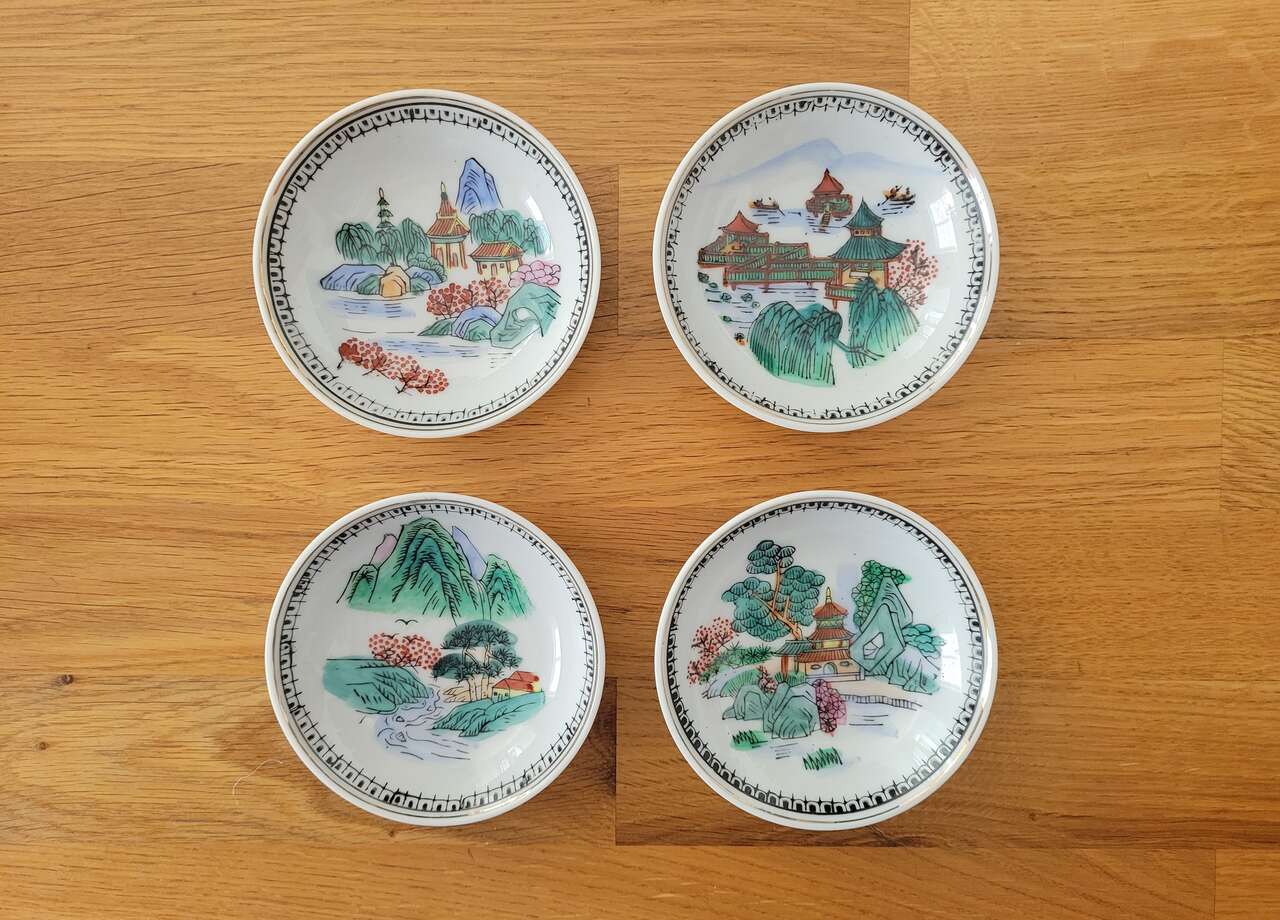 4 Decorative Plates