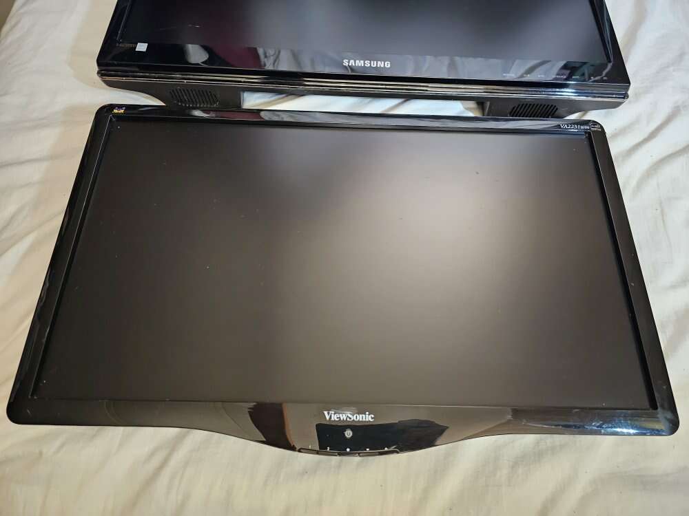 24 22 inch computer monitors Samsung ViewSonic