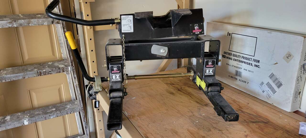 HUSKY Pro series 5TH WHEEL TRAILER HITCH W/SLIDER