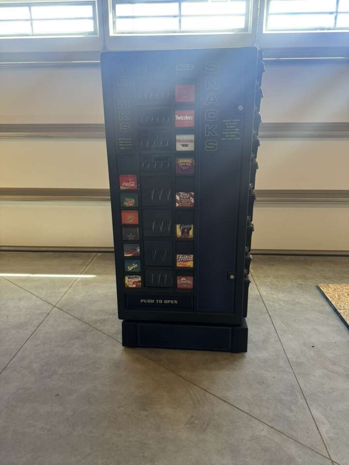 Dual vending machine