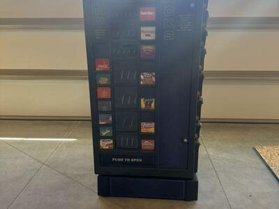 Dual vending machine