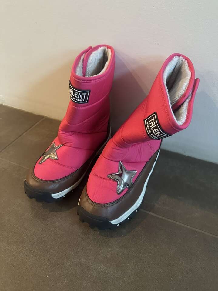 Snow Boots Size 4