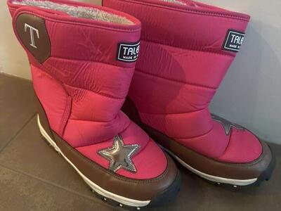 Snow Boots Size 4