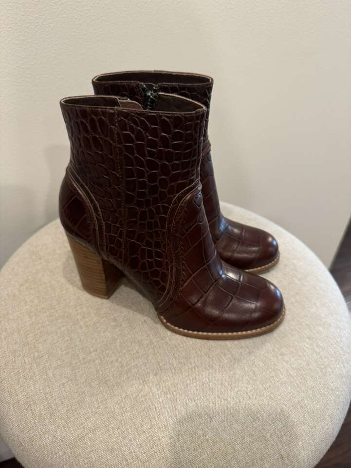 Authentic Oroton Infinite Croc Leather Ankle Boots