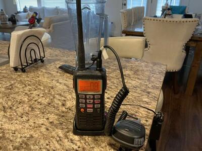 Standard Horizon Hx851 Floating Handheld radio