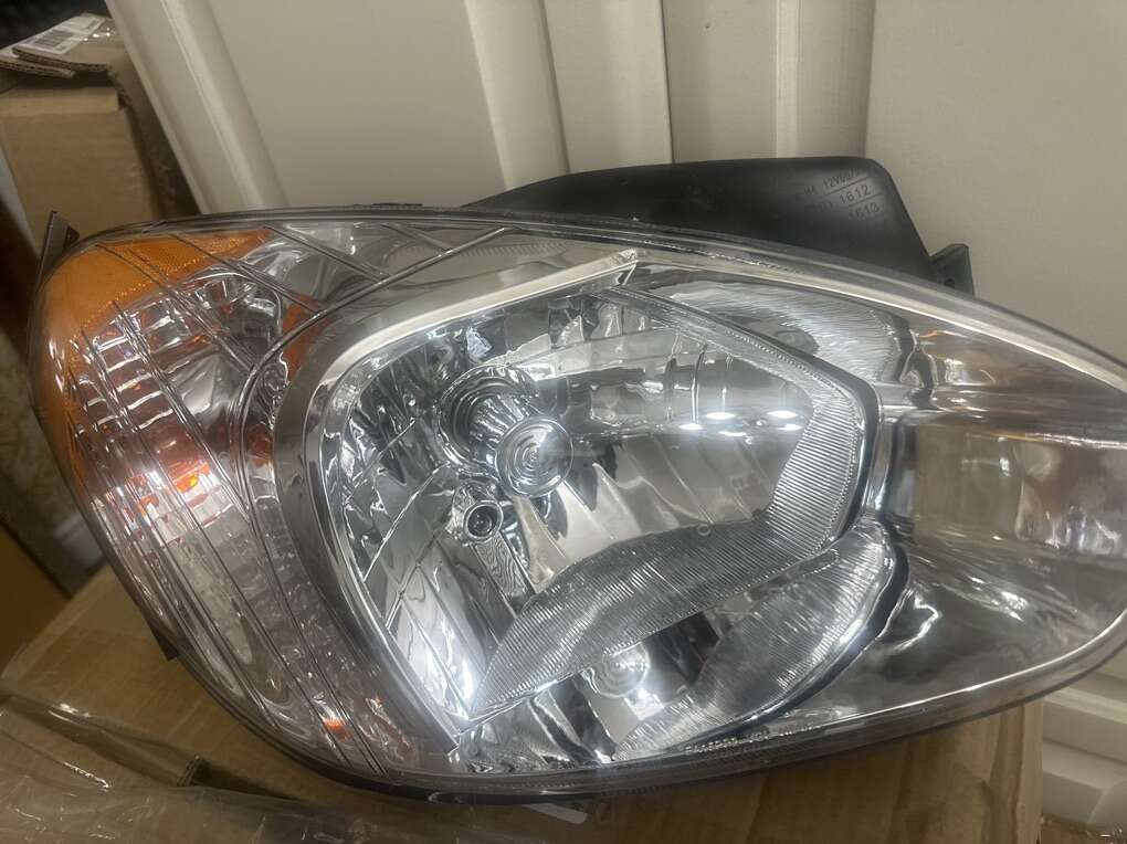 Hyundai Accent 06 11 Rt Headlight Passenger Side New