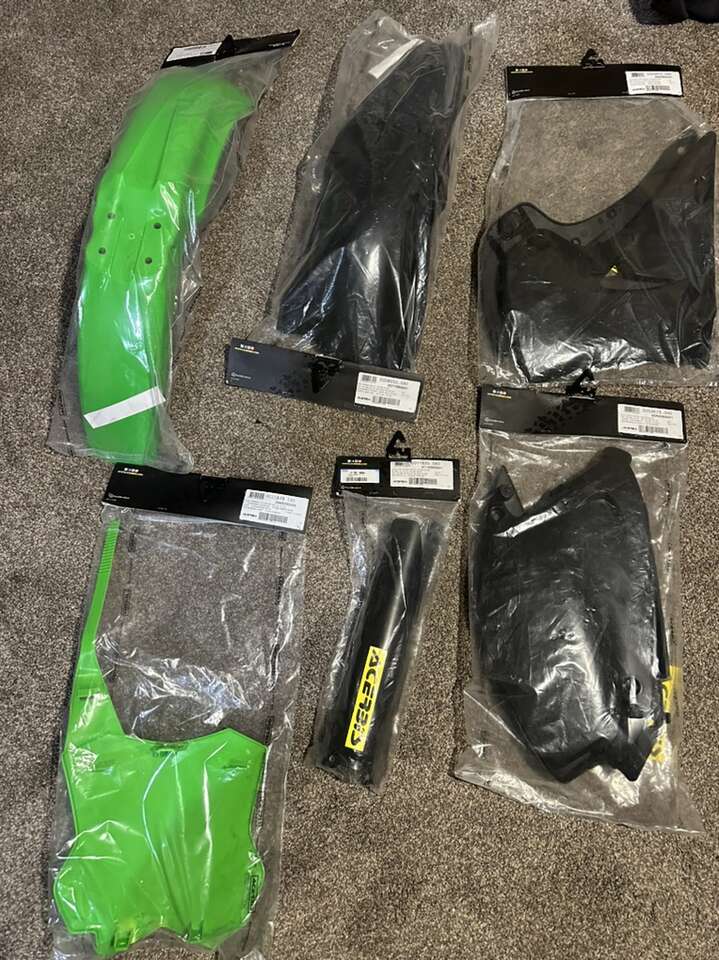 Kawasaki  Suzuki  Super Moto Acerbis plastics number plate front and rear fender fork cover side panels radiator scoops