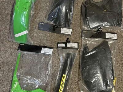 Kawasaki Suzuki Super Moto Acerbis plastics number plate front and rear fender fork cover side panels radiator scoops