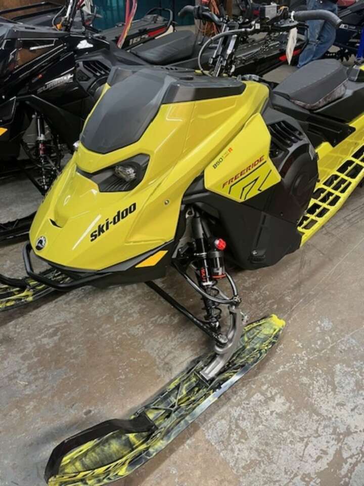 2025 Ski-Doo SM FREE 8TR S YL HAC 154 3P 25 850 E-TEC Turbo R 3.0