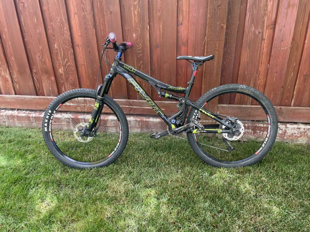 Pivot Mountain Bike Cycling