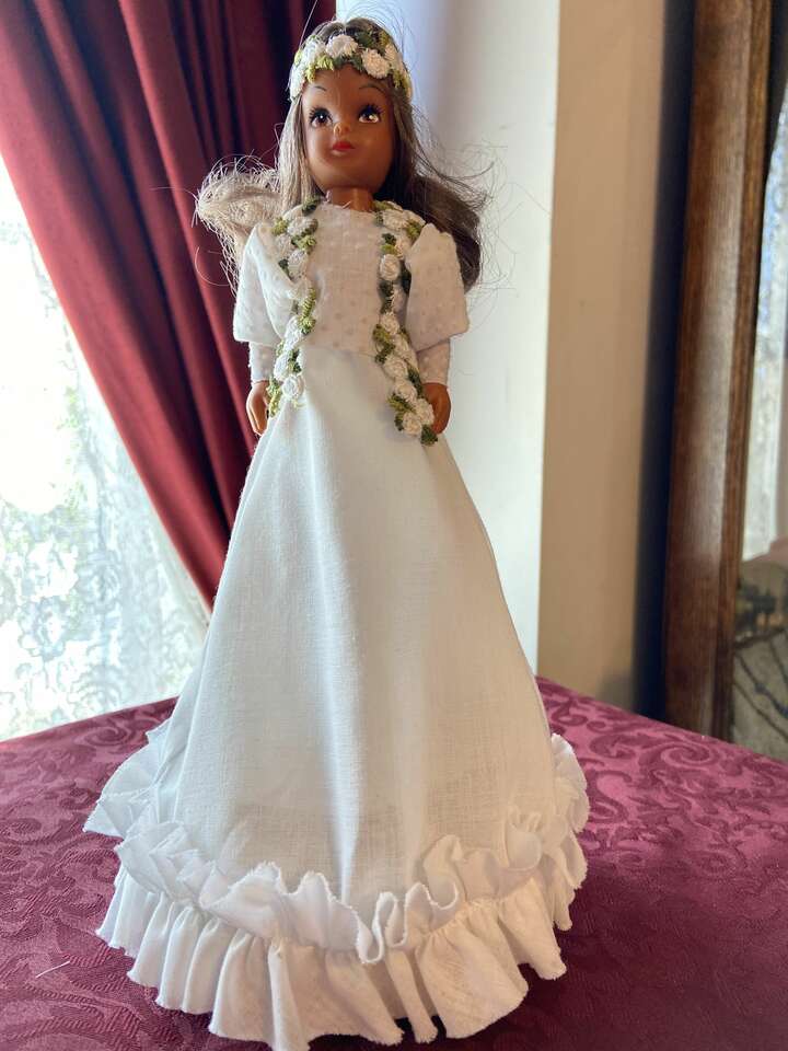 Vintage Hawaiian Music Box Doll (Hawaiian Wedding Song)