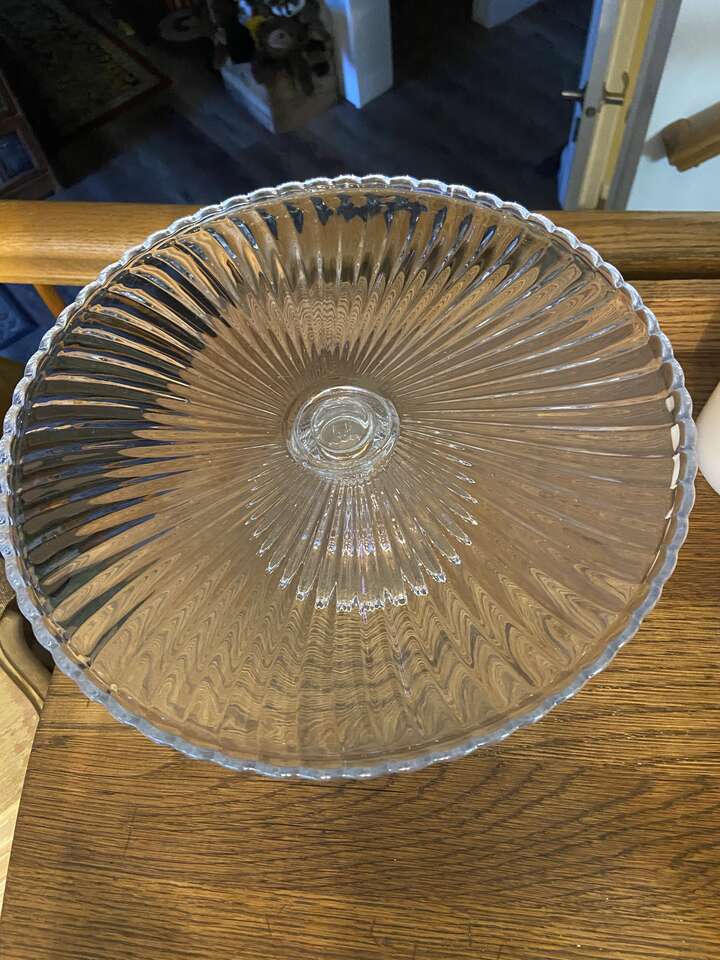 Large Clear Glass Round Serving Stand with Spiral Ribb & Dot Design