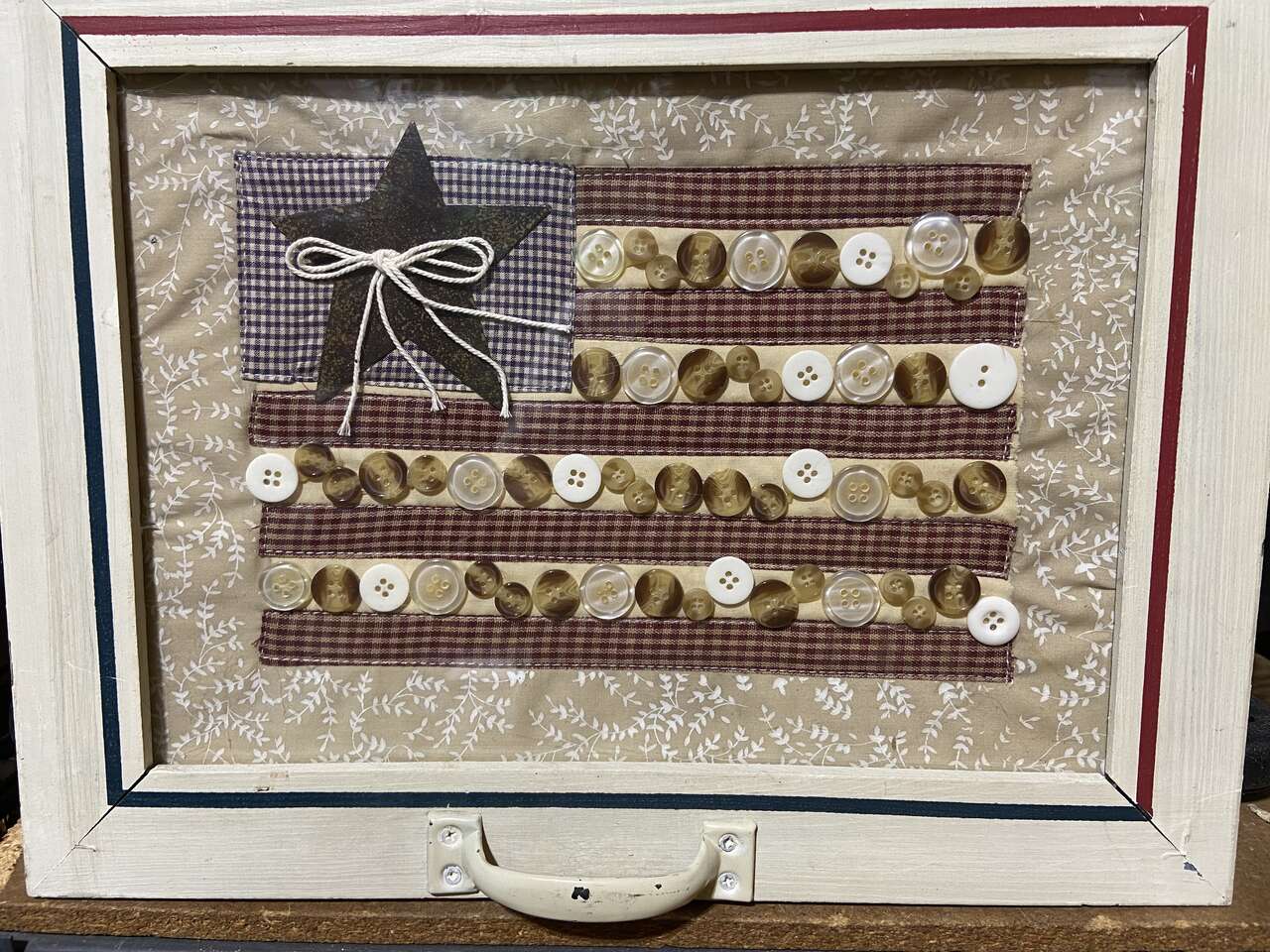 Button Flag Window Frame