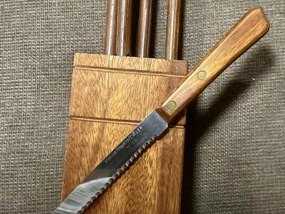 5 Vtg Forgecraft SS Steak Knives With Block