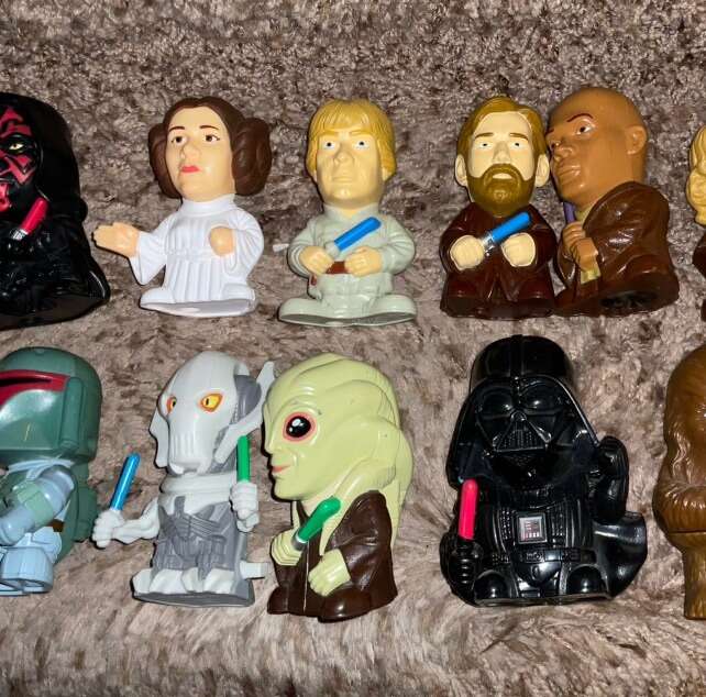 Lot of 12 Burger King Star Wars Toys 2005