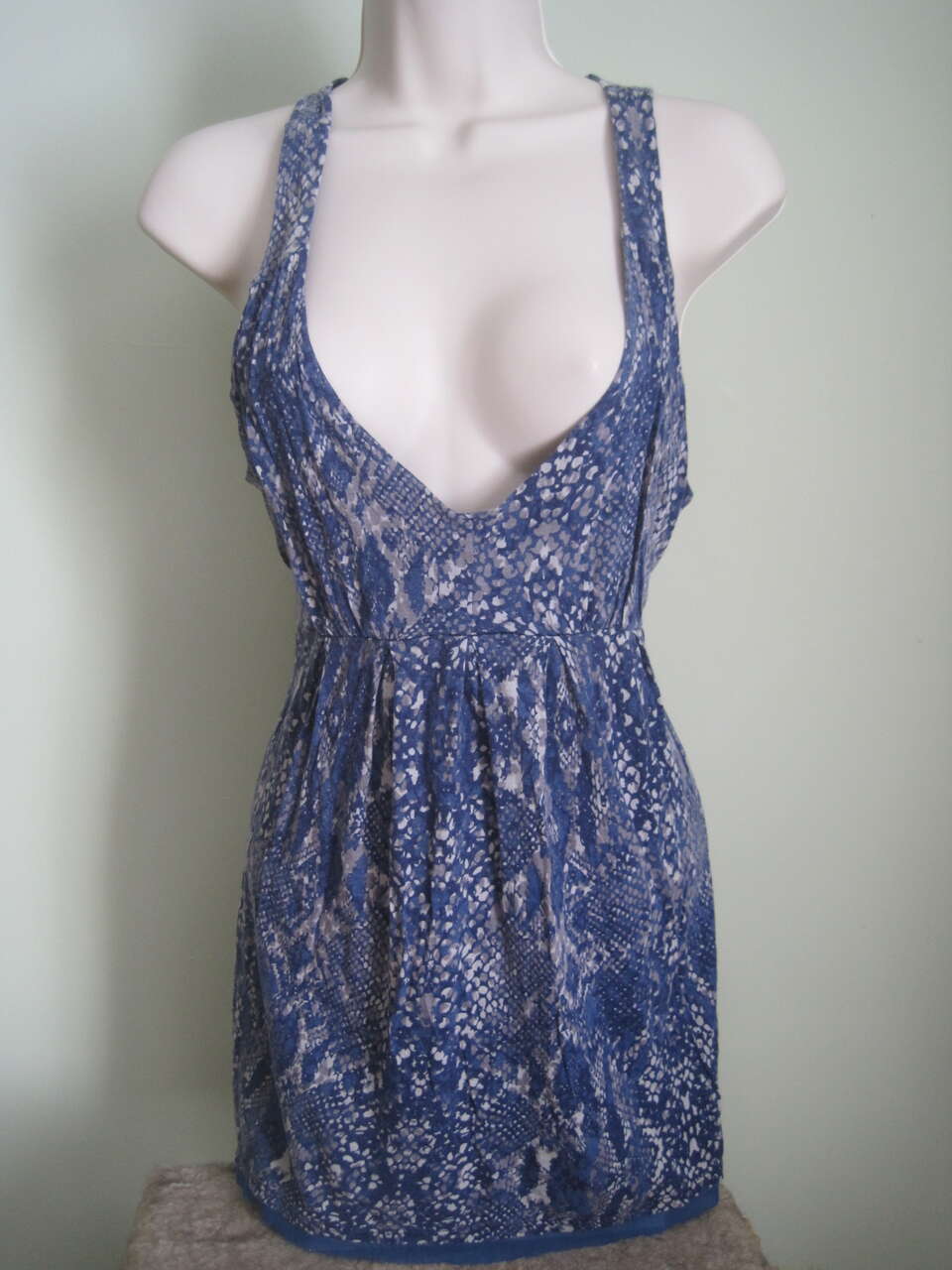 DKNY Jeans Blue Grey Sleeveless Top Women's size Large Animal Floral Mixed Print