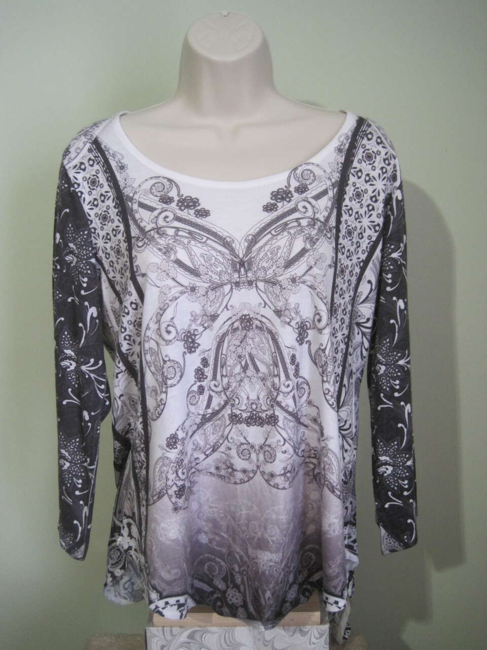 Live And Let Live Long Sleeve Shirt, Women's Size M, White Black, Paisley Print
