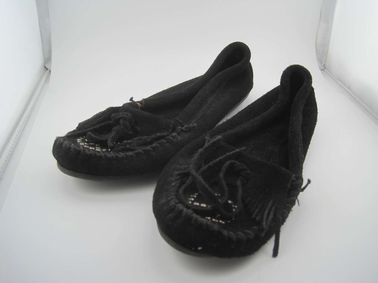 Minnetonka Black Leather Suede Moccasins Peace Sign Studs Women’s Size 7.5 Boho