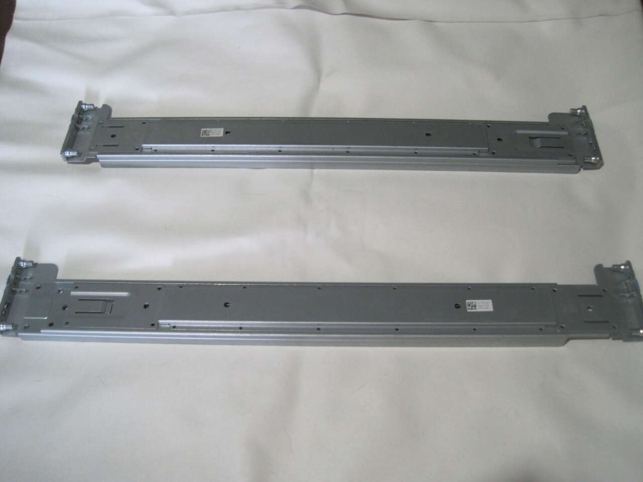 DELL PowerVault (07WJ8N-0JRJ9P) Left & Right Server Rail Kit