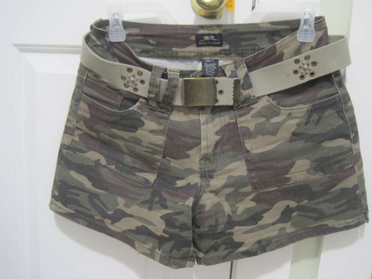 Women's Bailey's Point Camouflaged size 7 Shorts with Dark Silver belt-size 14