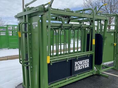 Powder River M2000 Squeeze Chute