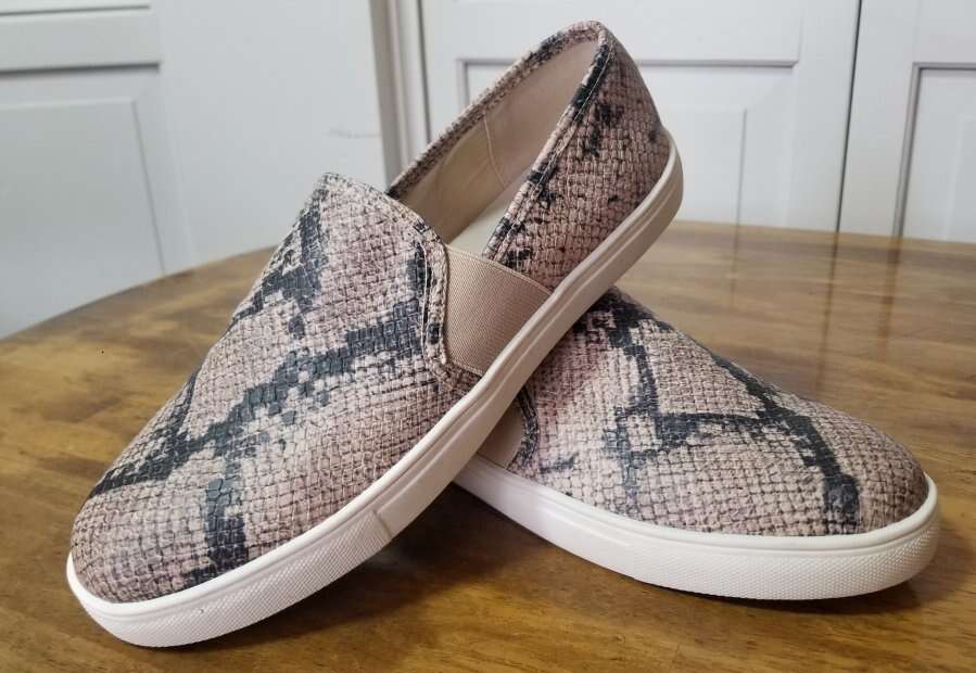 Fergalicious Womens Beige Snakeskin Slip-Ons  Sz 8