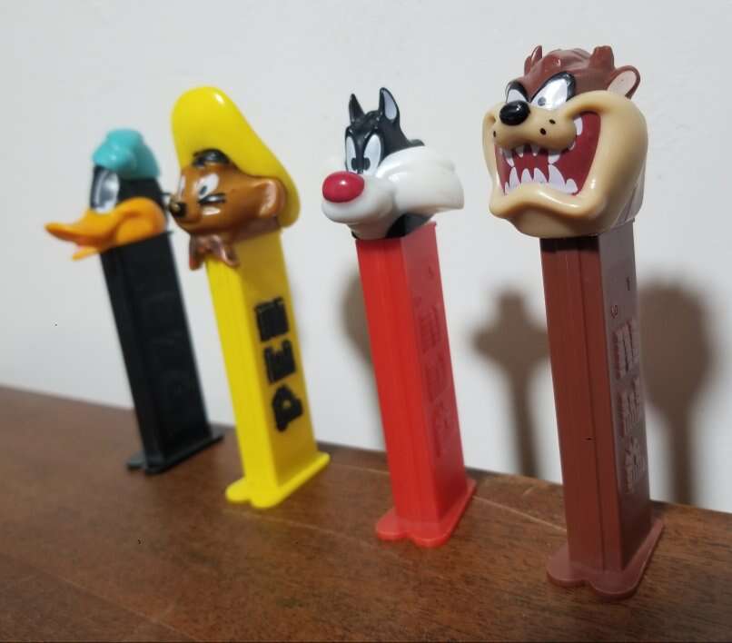 Super Cool Retro Looney Tunes Pez lot of 4