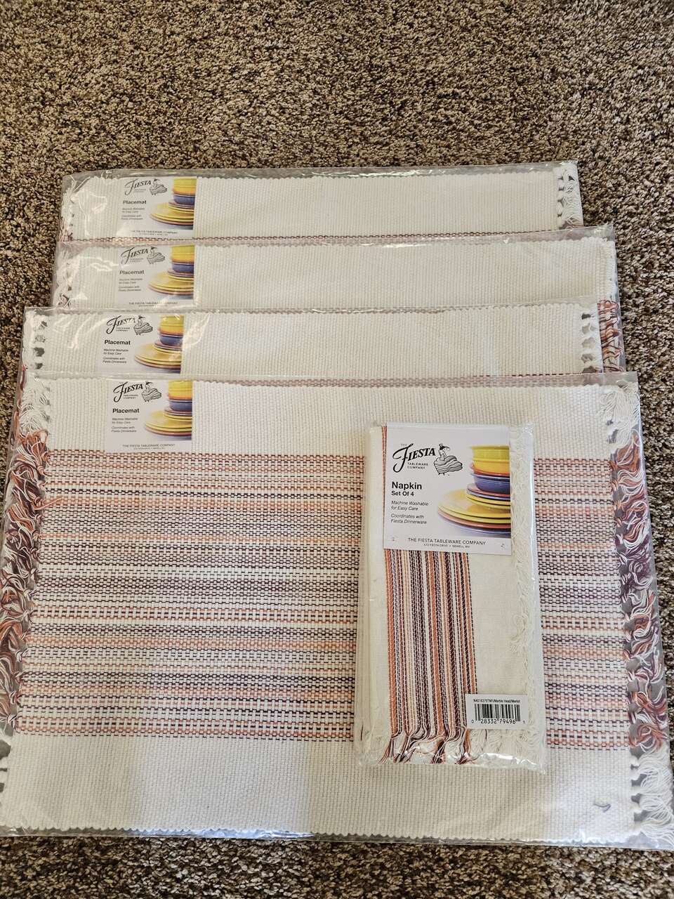 Set of 4 Fiestaware placemats and napkins Marble head/Merlot Pattern