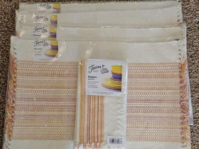Set of 4 Fiestaware placemats and napkins Marble head/Butterscotch Pattern