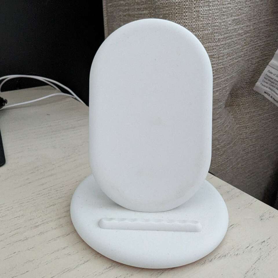 Pixel stand wireless charger