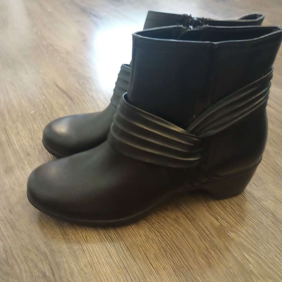Women's Black Short Boots~7.5