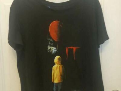 IT T-Shirt~Like New
