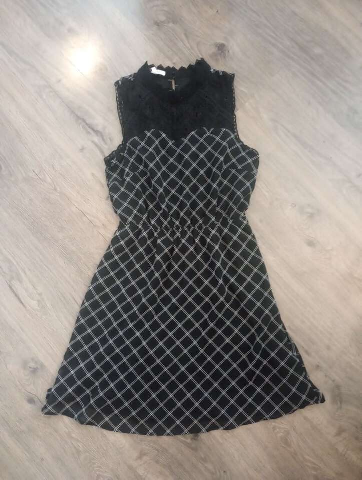 Black & White Sleeveless Dress ~Small