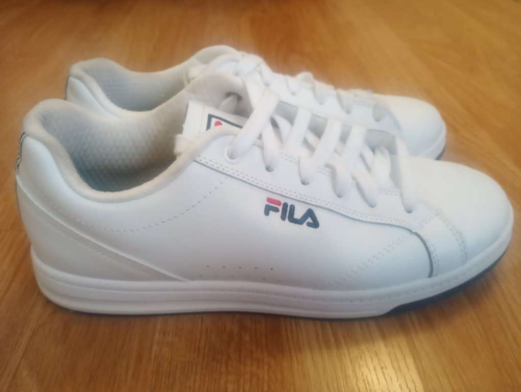 Fila White Sneakers ~ 8.5