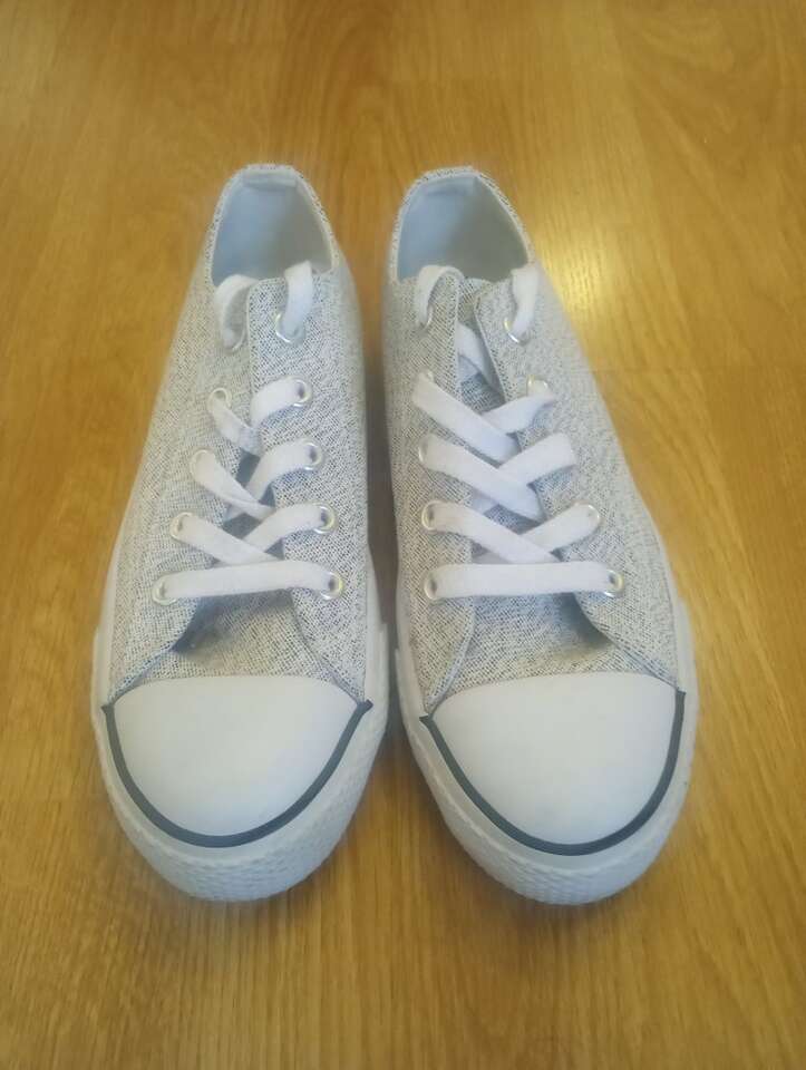 Airwalk Tennis Shoes~ 7.5