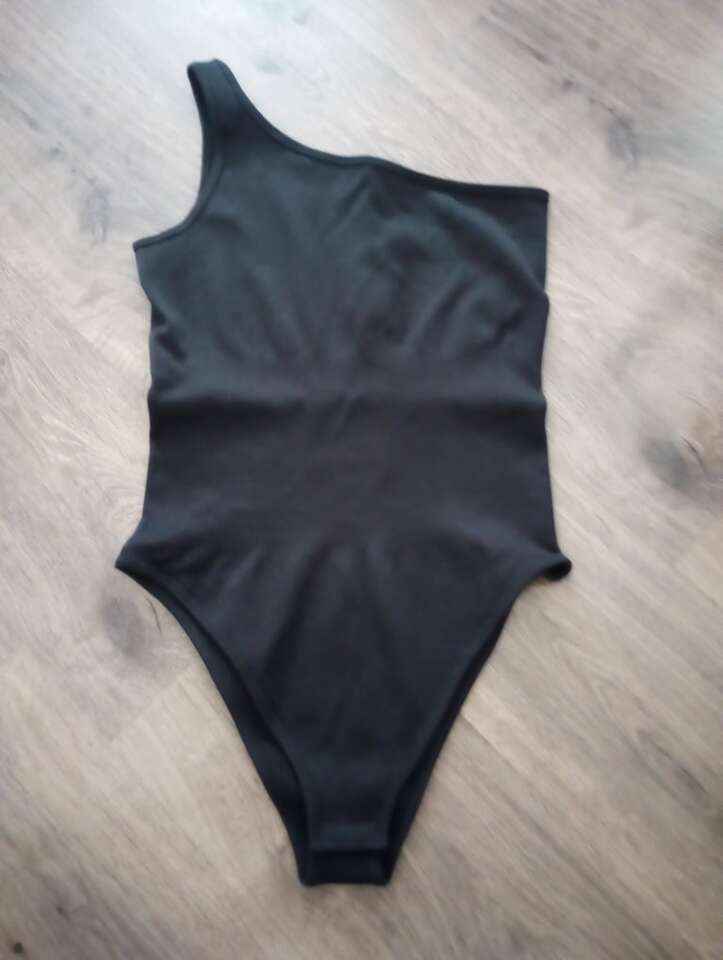 Black One-Shoulder Bodysuit