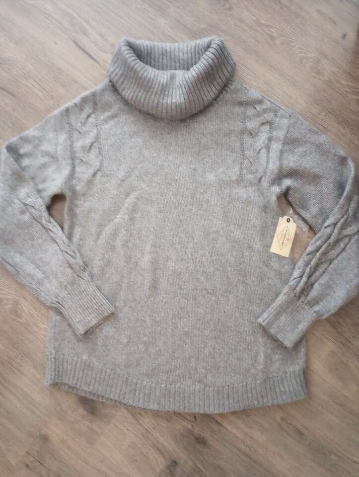 Grey Knit Sweater~Small~NEW w/Tags