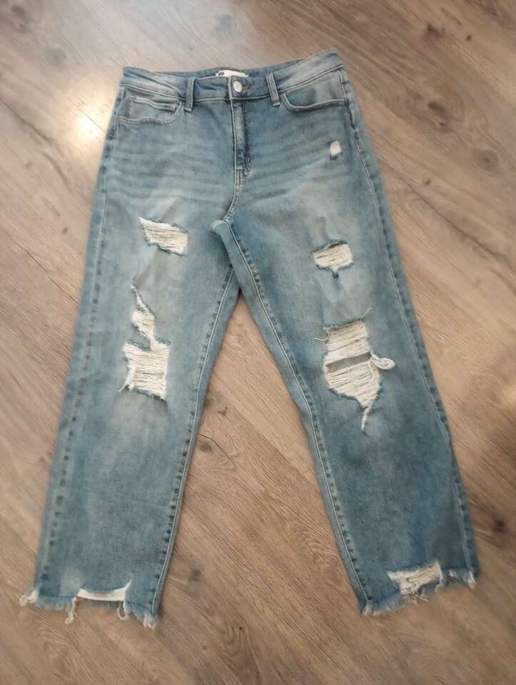 Juniors Ripped Straight Leg Pants-NEW
